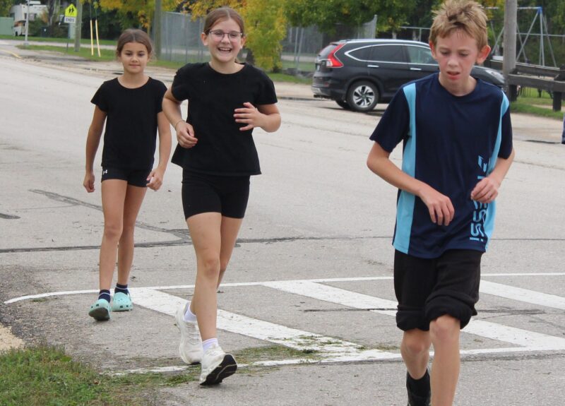 pictures of students running